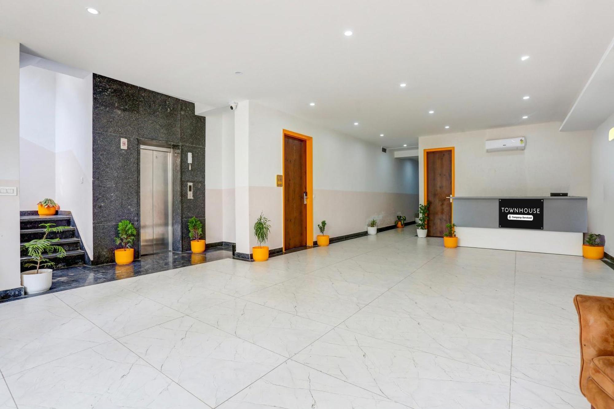 Hotel Super Townhouse Sector 69 Gurgaon Exterior foto